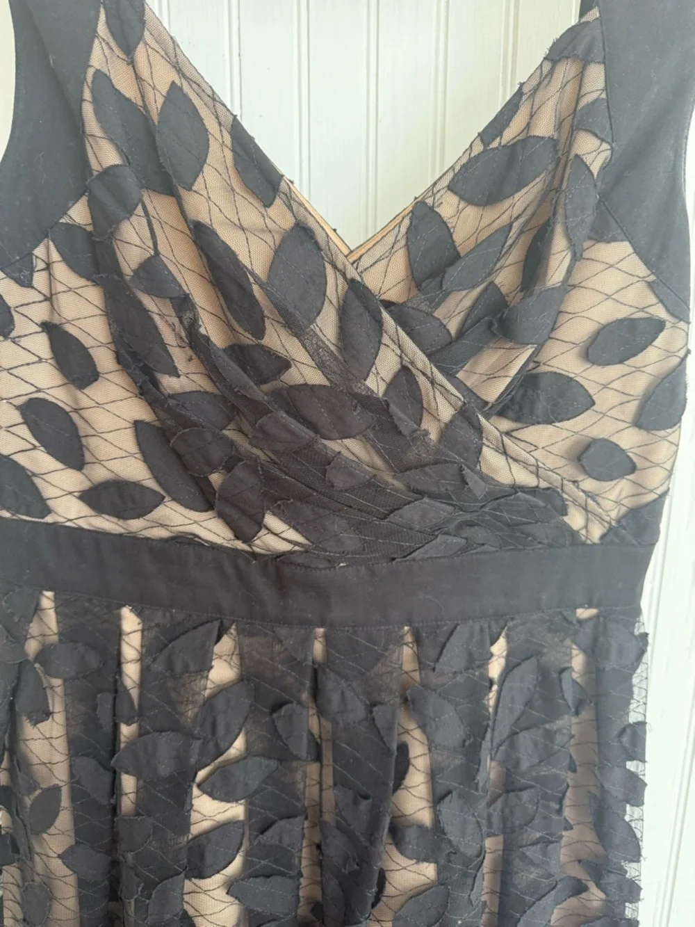 Adrianna Papell Black Lace Dress Leaf-Overlay V-Neck Midi Dress size 10 - Picture 3 of 4